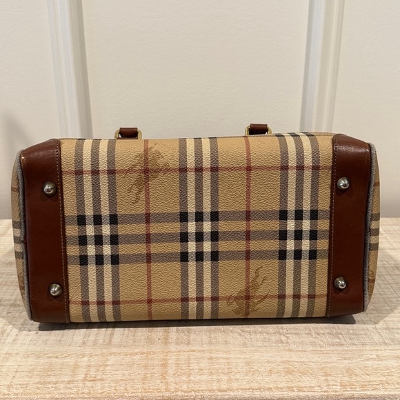 Burberrys Tan Nova or Haymarket Checked Boston Bag - Picture 7 of 13